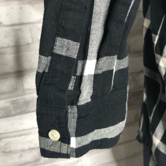 Old Navy long sleeved black checked top. Small - Picture 4 of 6